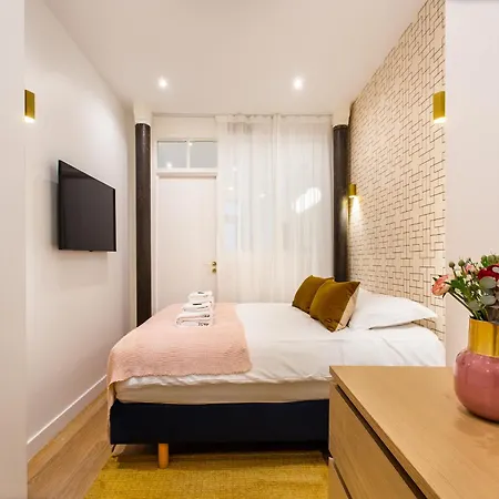 Beautiful - 4br 10p - Rue Des Martyrs Paris