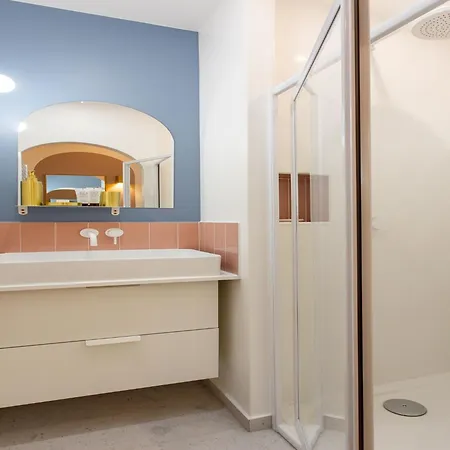 Beautiful - 4br 10p - Rue Des Martyrs *