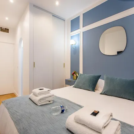شقة Beautiful - 4br 10p - Rue Des Martyrs *